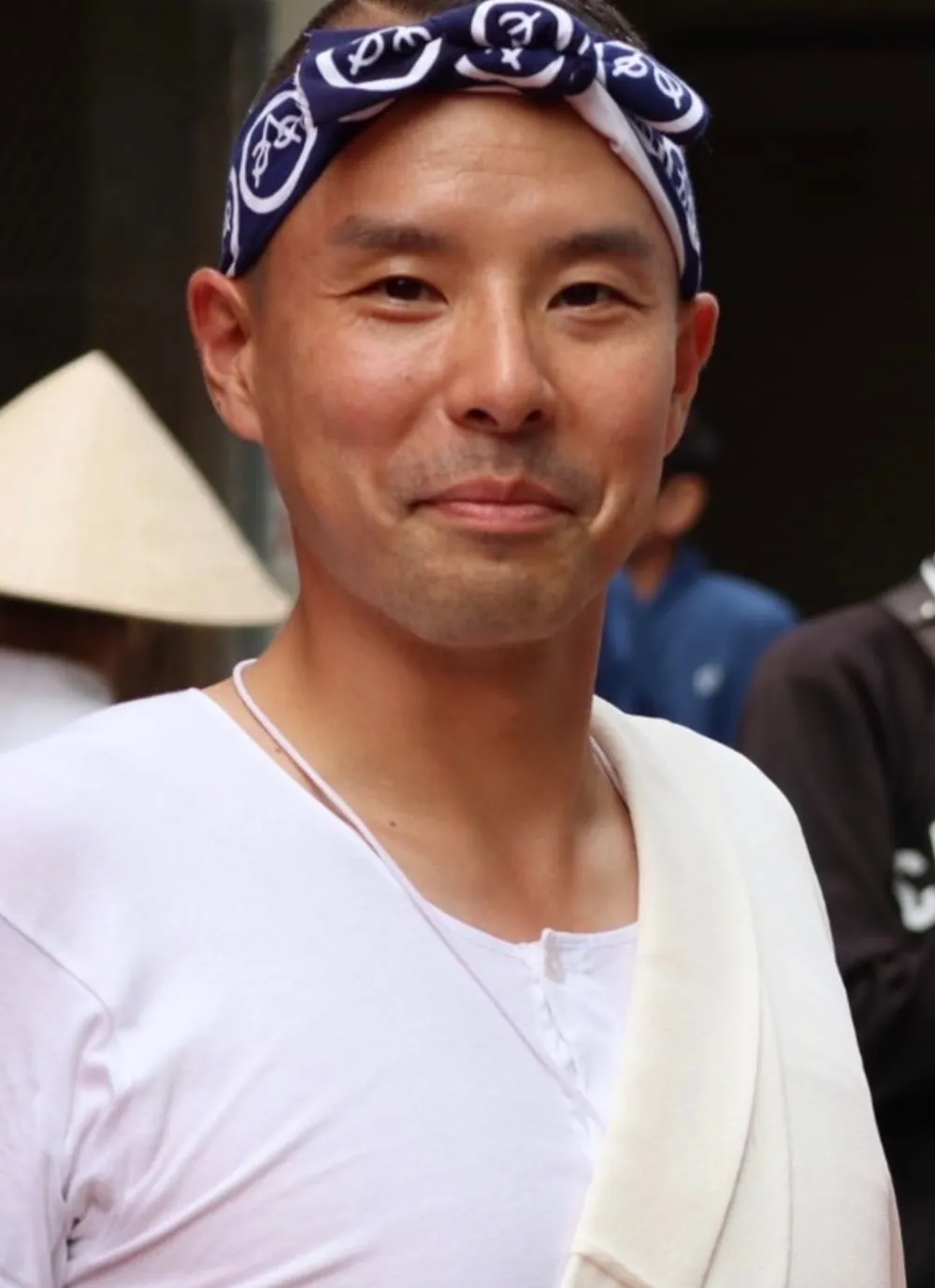 炭火やきとり武将門の三代目、熊谷将希。長崎くんちの鉢巻姿